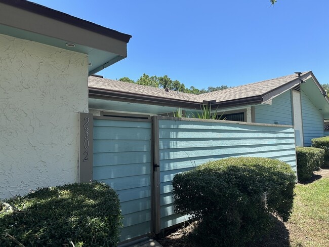 Building Photo - 2302 Challenger Ct W