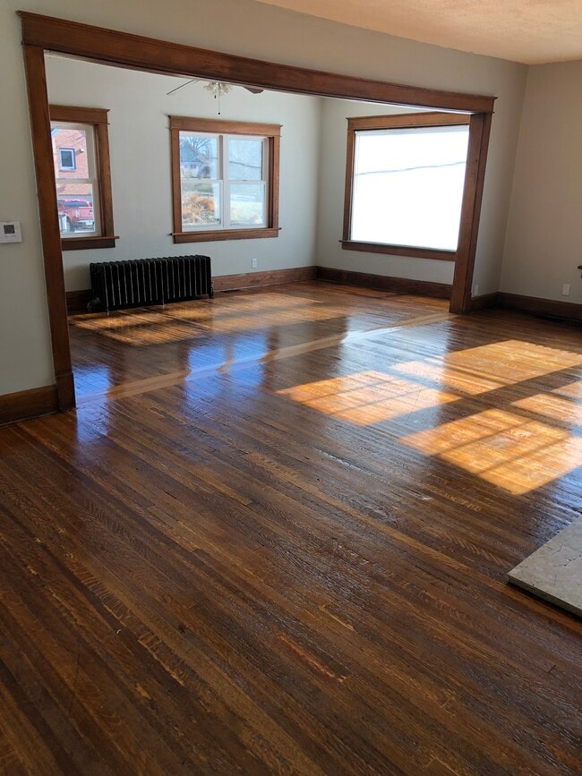 Spacious Living Room with Fireplace - 1048 37th St
