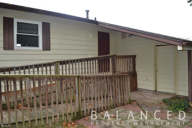 Building Photo - 2 br, 1 bath House - 1702 N 466th Rd