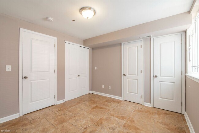 Foto del edificio - 5 br, 2 bath Duplex - 1835 WILLINGTON ST U...