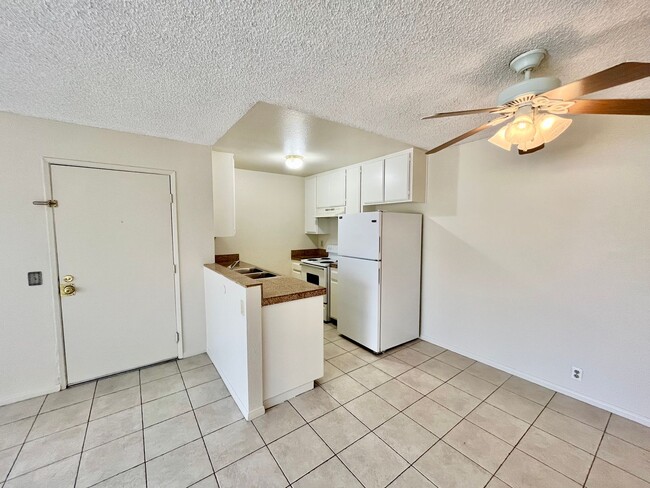 Foto del edificio - Upstairs 2BD/2BTH with Central A/C, Privat...
