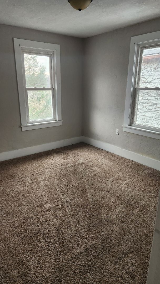 Building Photo - Home for Rent in Jeannette, PA-3 bed/1 bath