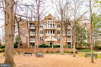 Building Photo - 2204 Westcourt Ln