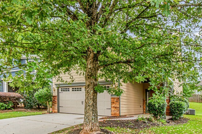 Building Photo - 906 Silver Lake Dr