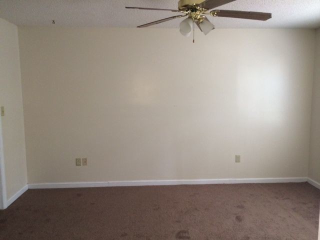 Building Photo - 105 Knollwood Dr