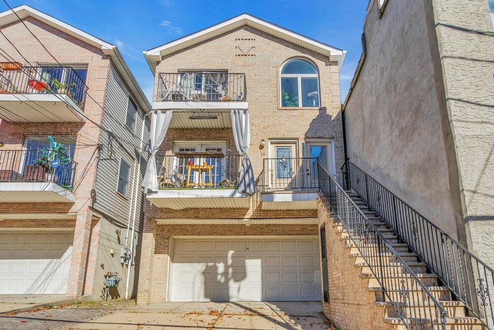 Primary Photo - 14 68th St
