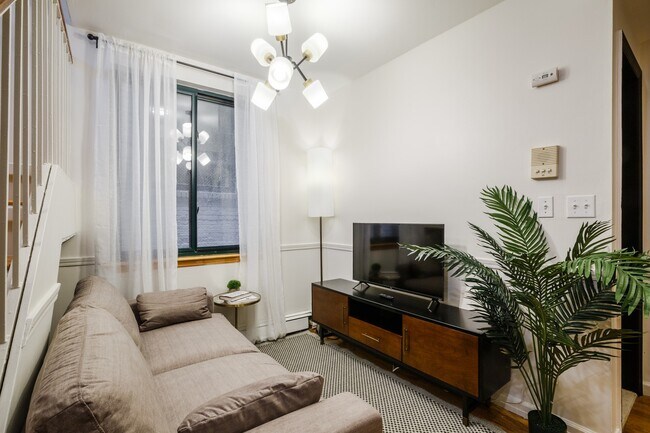 Building Photo - #145 Queen room in East Village 5-bed / 2
