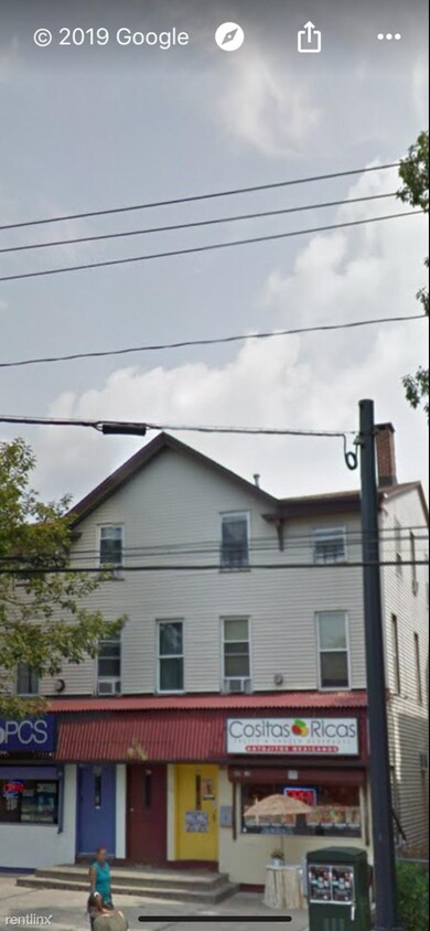 Primary Photo - 4 br, 2 bath Apartment - 399 Howard Ave
