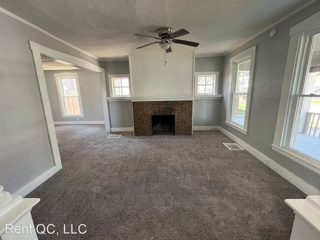 Building Photo - 3 br, 1 bath House - 909 E 14th Street