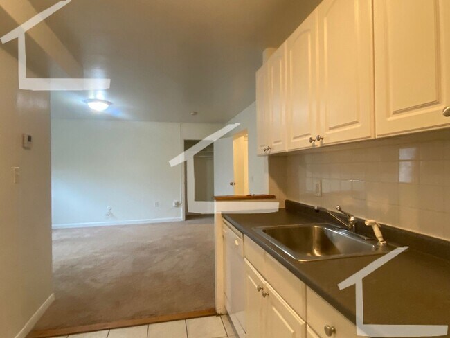 Building Photo - HOT ALLSTON LISTING!!!!