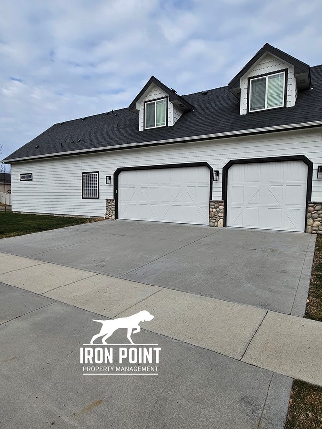 Building Photo - 3bed/2bath in sought after Nampa neighborhood w/3 car garage and large bonus room.