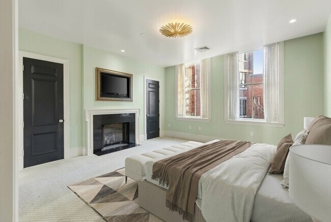 Building Photo - 49 Beacon St