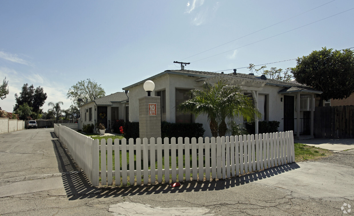 Building Photo - 17771 San Bernardino Ave