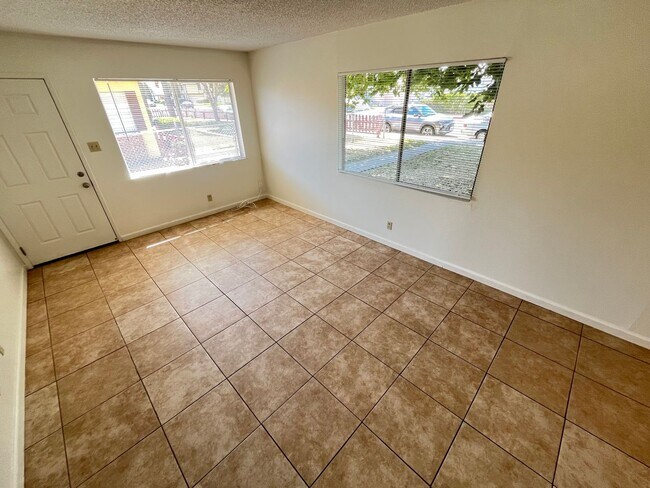 Foto del edificio - 408 N M St