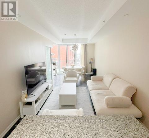 Photo du bâtiment - 830 Lawrence Ave W