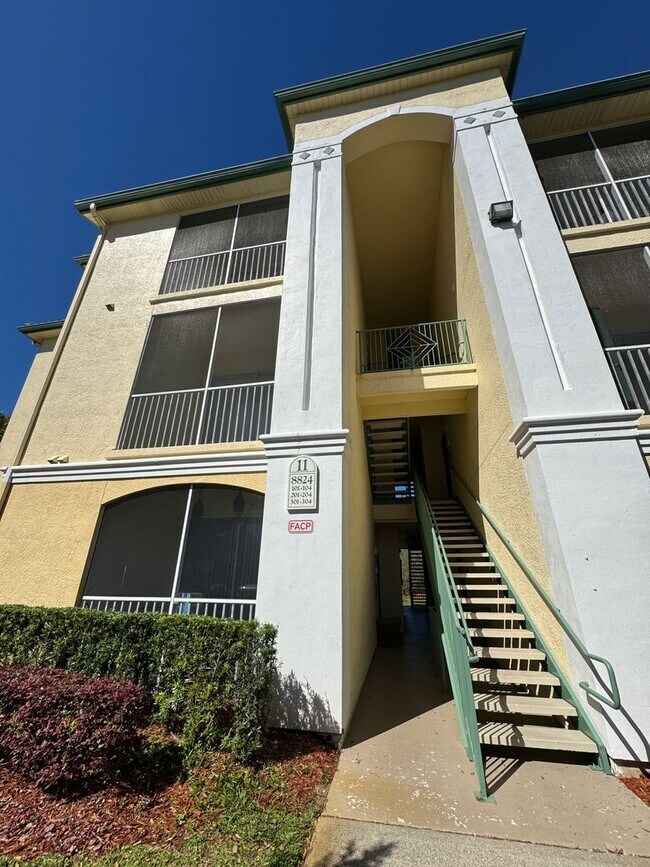 Building Photo - 2 Bedroom Elevated Living: A Stylish Retre...