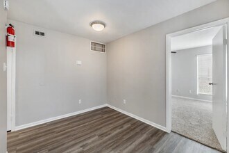 Building Photo - 11715 S Glen Dr