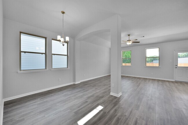 Foto del edificio - 17620 Cedar Crst Dr