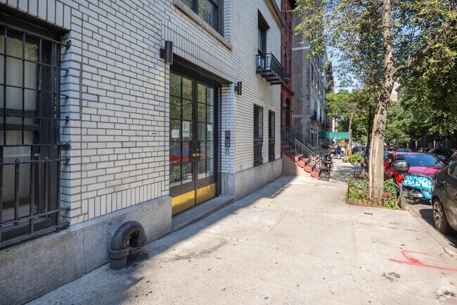 Foto del edificio - 170 W 81st St