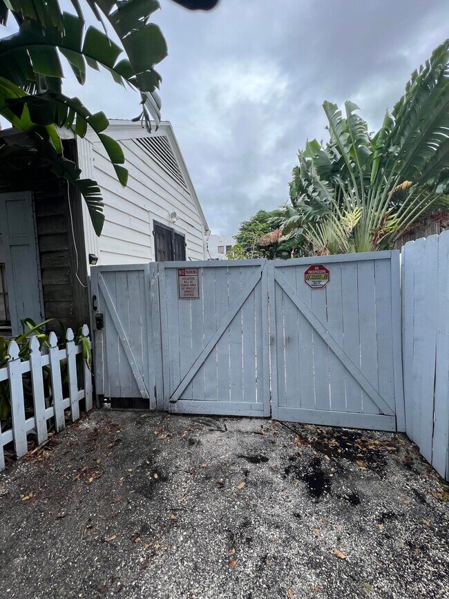 Foto del edificio - 318 S J St