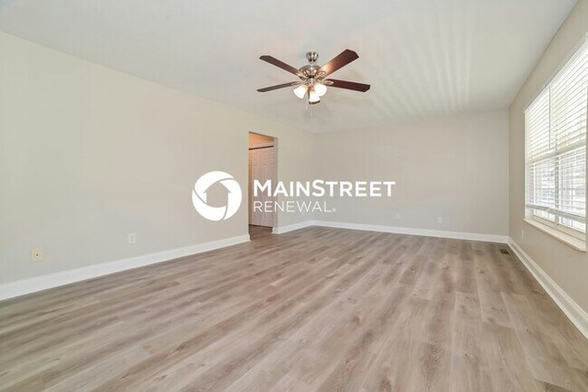 Foto del edificio - 3 Bedroom Pet-Friendly Home in KNOXVILLE, TN with Main Street Renewal