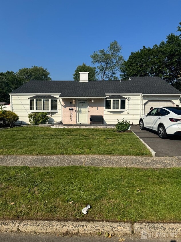 Primary Photo - 17 Raleigh Rd