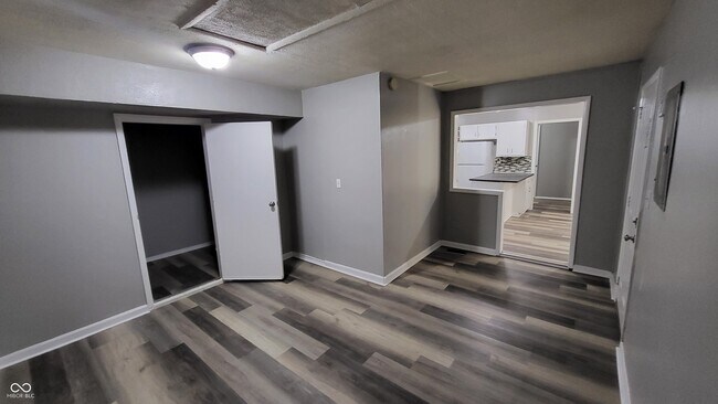 Foto del edificio - 4131 Mellis Dr