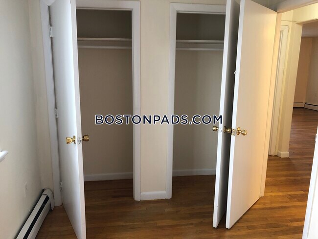 Foto del edificio - 122 Dustin St