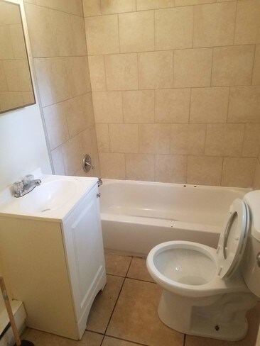 Foto del edificio - First Floor 1 Bedroom Apartment FOR RENT!