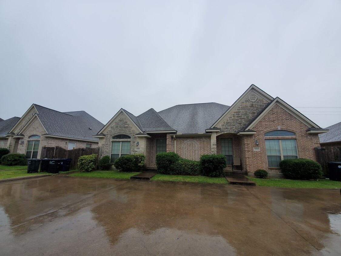 Building Photo - 3816 Oldenburg Ln