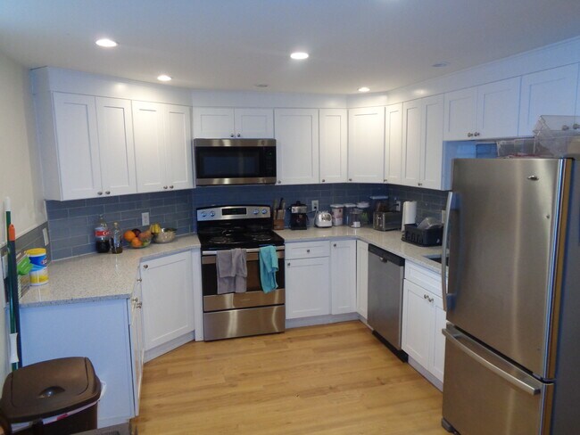 Building Photo - 503 Park Dr