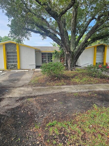 Foto del edificio - 5890 NW 20th St