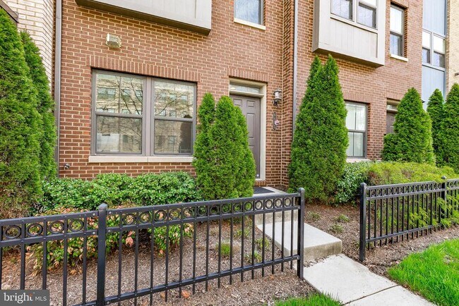 Foto del edificio - 6645 Rhode Island Ave
