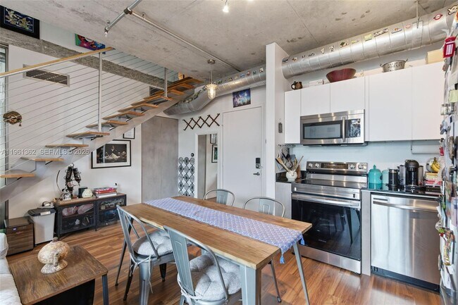 Foto del edificio - 690 SW 1st Ct