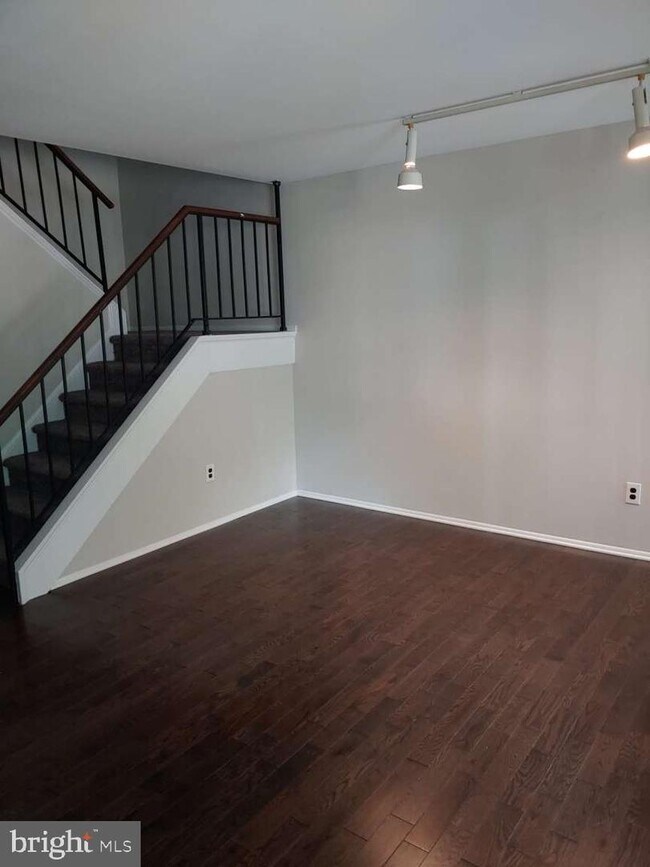 Foto del edificio - 16 Trowbridge Ln