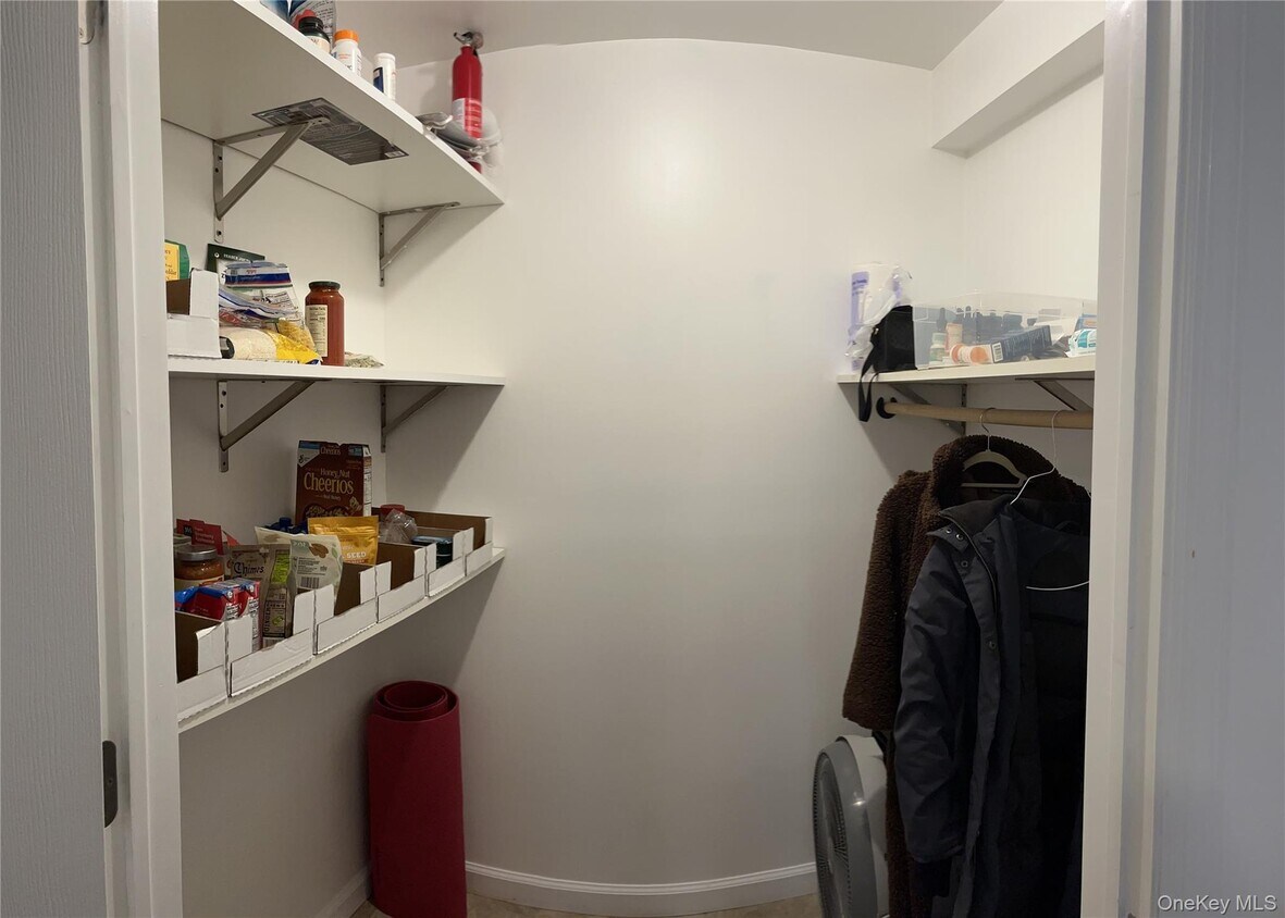 Foto del edificio - 8 Blackford Ave