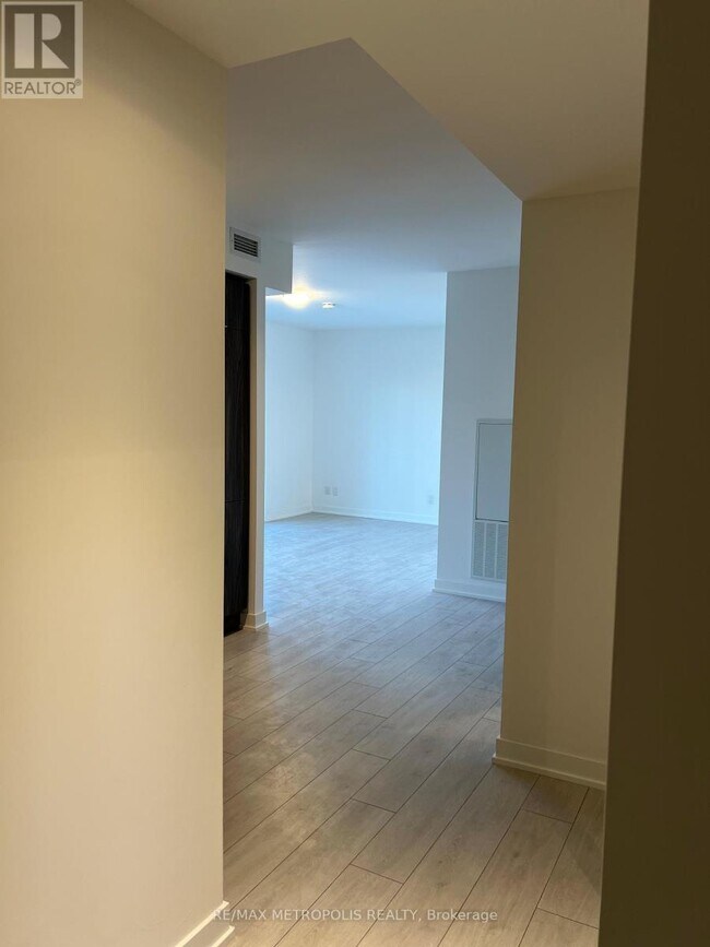 Building Photo - 2033 Kennedy Rd