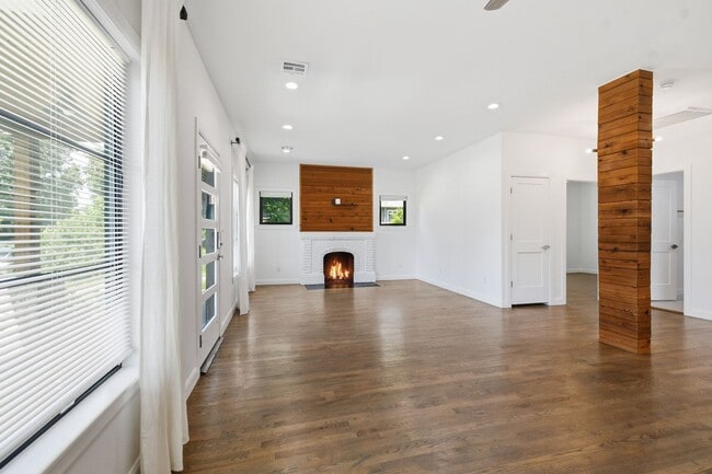 Building Photo - Midtown Tulsa | 4 Bed | 2 Bath | 2,010 SQFT