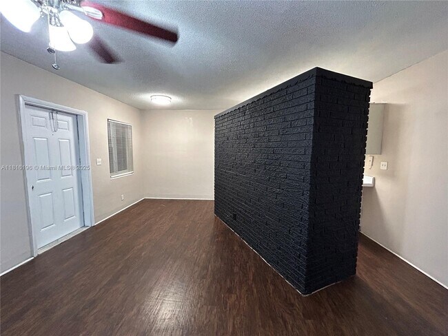 Building Photo - 3049 NW 9th Ave