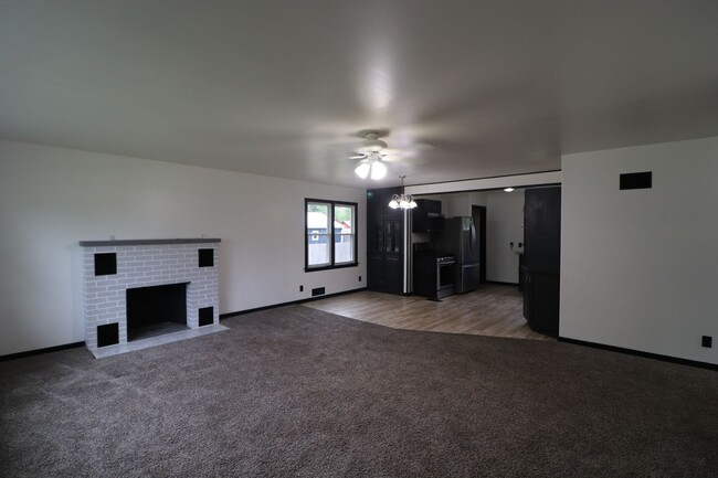 Foto del edificio - Spacious home for rent!