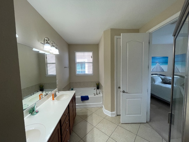 Building Photo - 12479 Sunchase Dr