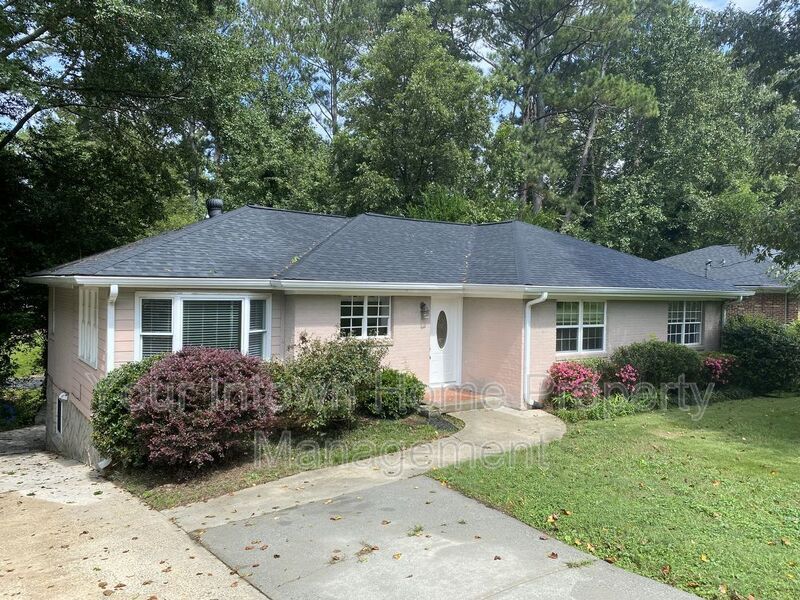 Primary Photo - 1402 Christmas Ln NE
