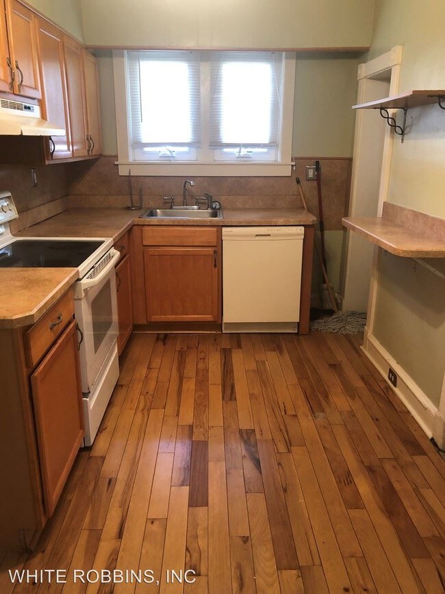 Building Photo - 3 br, 1 bath House - 2801 N Jefferson St