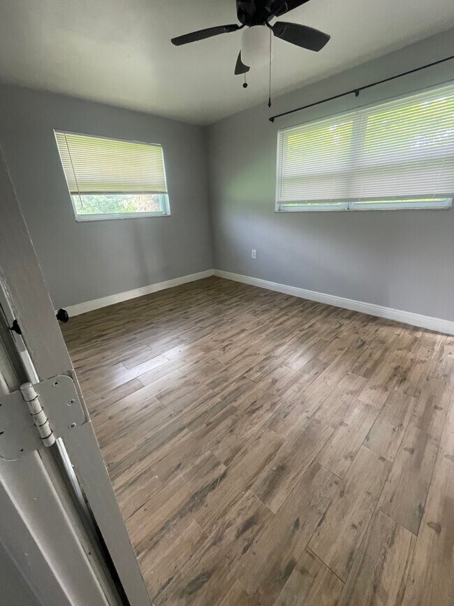 Building Photo - 311 Avanda Ct