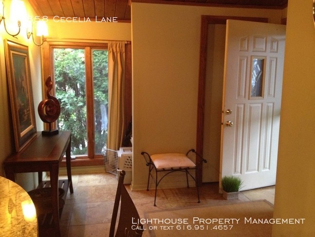 Foto del edificio - 16858 Cecelia Ln