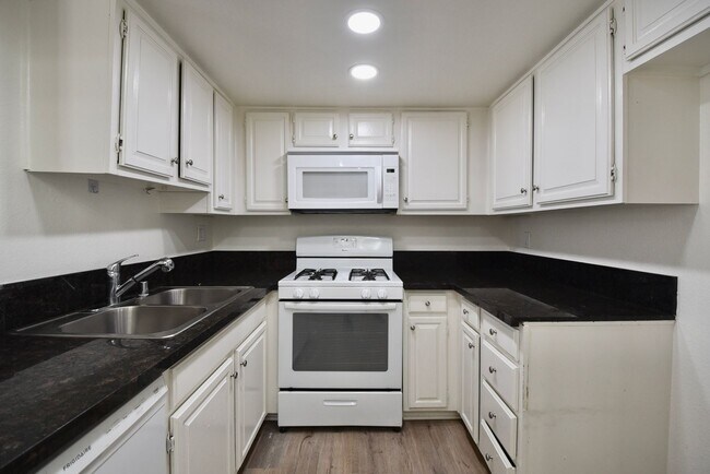 Building Photo - 11416