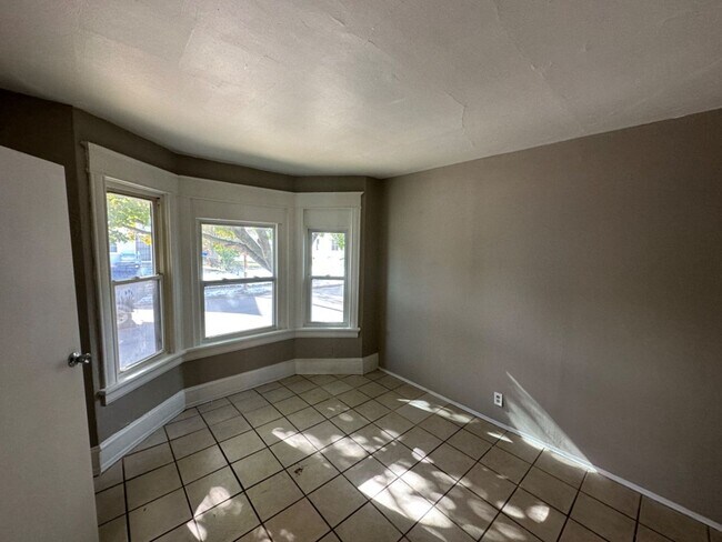 Foto del edificio - 608-610 W Burleigh St. (Duplex)