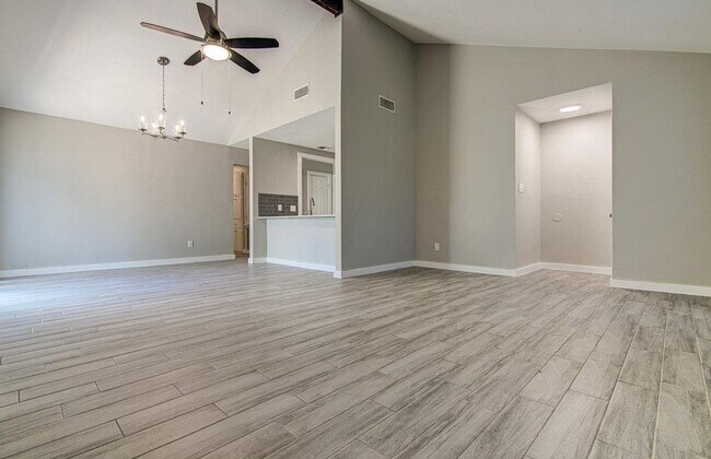 Foto del edificio - 1603 Dale Cove