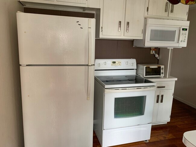 Building Photo - 122 Forest Dr