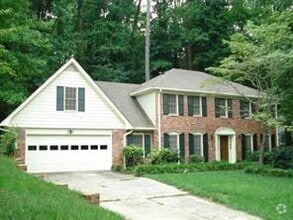 Building Photo - 1009 Hidden Hollow Dr